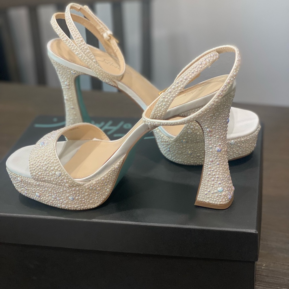 Bestsy Johnson SB-Beth pearl Heels